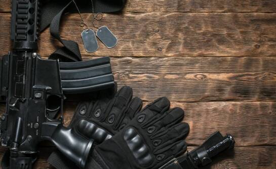 Wybór broni w laserowym paintballu – jak dostosować sprzęt do stylu gry?