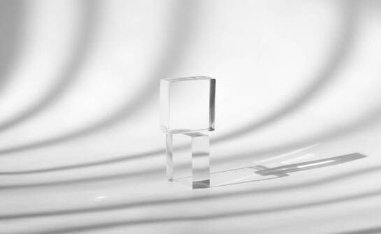 Szklane blaty na wymiar – jak połączyć estetykę z funkcjonalnością?