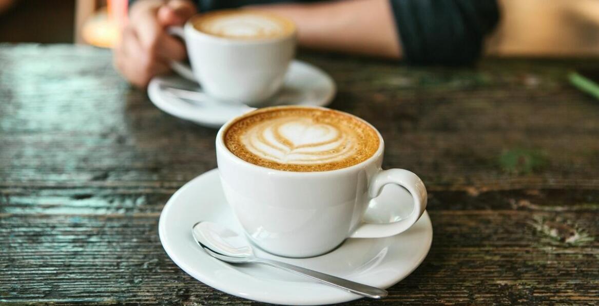 Kawiarenka na starówce – gdzie poczuć smak tradycji przy filiżance kawy?