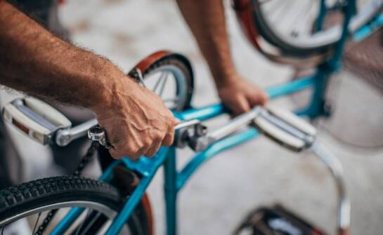 Personalizacja roweru z wykorzystaniem akcesoriów Mercedesa – jak to zrobić?