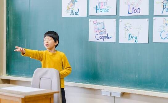 Co wyróżnia intuicyjny system nauki do prawa jazdy od tradycyjnych metod?