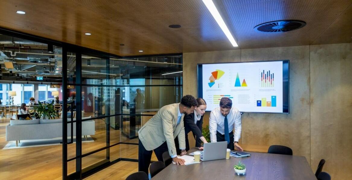 Jak kompleksowe podejście do klienta wpływa na efektywność działań w agencji reklamowej?