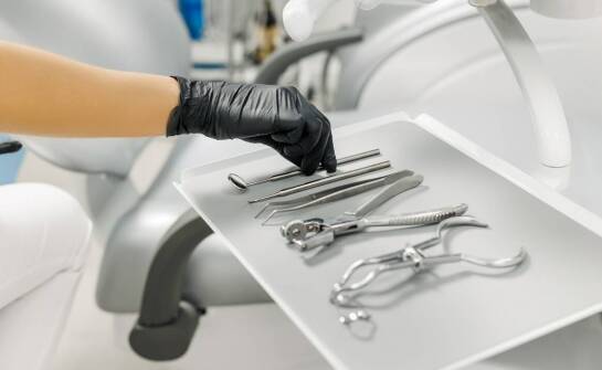 Jak darmowa dostawa sprzętu do sterylizacji wpływa na wybór dostawcy?