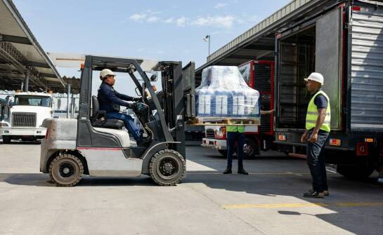 Przewozy dla firm – jak zapewnić bezpieczeństwo przy transporcie towarów?