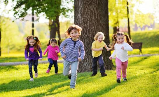 Jak policyjny klakson może zwiększyć bezpieczeństwo podczas zabawy na świeżym powietrzu?