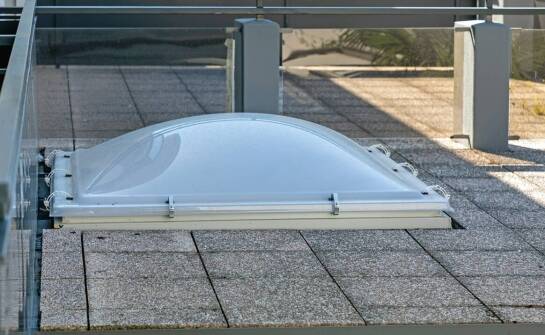 Wpływ uszczelek na termiczną i akustyczną izolację świetlików dachowych