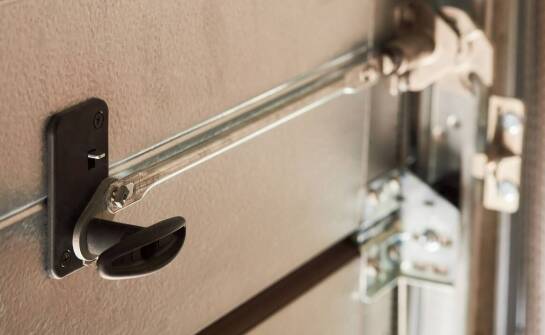 Blaszane garaże a bezpieczeństwo pojazdów – kluczowe aspekty