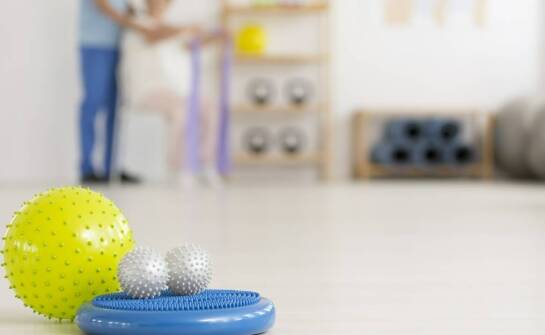 Integracja body ball w ćwiczeniach Pilates dla starszych osób