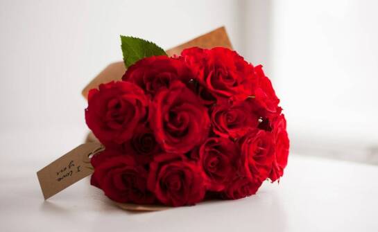 Pomarańczowa róża – idealny wybór na wyjątkowy prezent