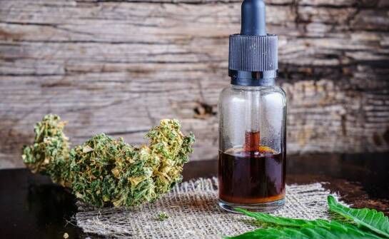 Jakie właściwości zdrowotne ma olejek z konopi CBD i dlaczego warto go stosować?