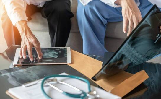 Dlaczego warto skonsultować się ze specjalistą przed wyborem rodzaju protezy?