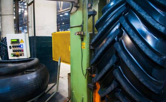 Jak automaty vendingowe ułatwiają dostęp do produktów BHP przez 24/7?