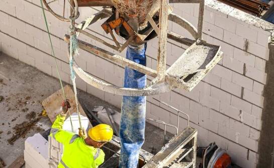 Wynajem betoniarki a efektywność pracy na placu budowy