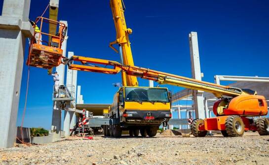 Znaczenie transportowych specjalistycznych usług w projektach budowlanych