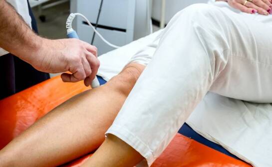 Czy fala uderzeniowa Z Wave PRO jest skuteczna w walce z ostrogą piętową?