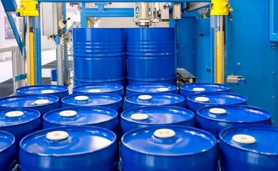 Jakie czynniki wpływają na wybór plastikowych beczek do magazynu?