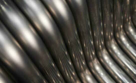 Jak technologia WEDM wpływa na jakość powierzchni wykończenia?