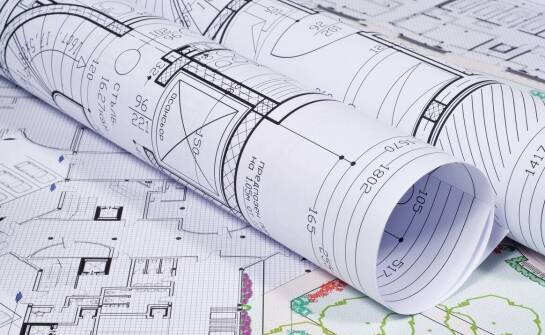 Jakie są etapy projektowania instalacji odgromowej dla mieszkalnych budynków?