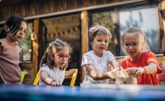 Przyrodnicza edukacja w zajęciach przedszkolnych – odkrywanie świata przez zabawę
