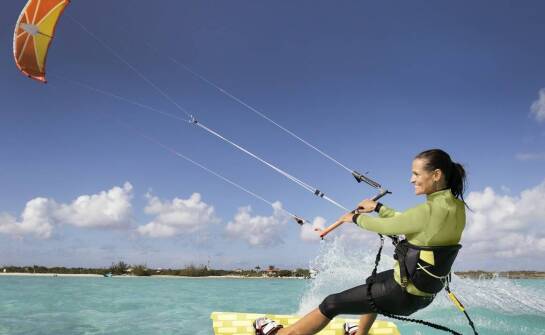Kitesurfing na Cyprze – odkryj najlepsze miejsca do nauki i doskonalenia swoich umiejętności
