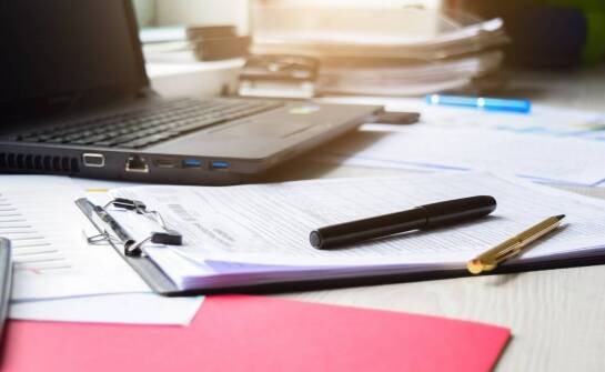 Jakie dokumenty wspierają proces tworzenia deklaracji użytkowych właściwości?