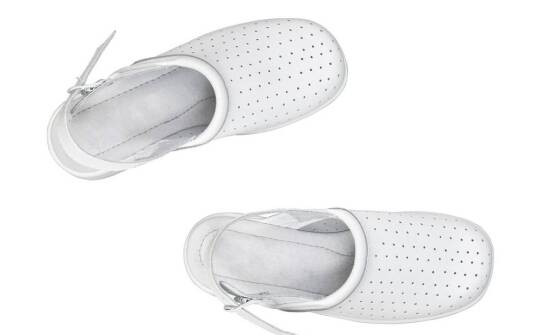 Zalety antypoślizgowej podeszwy w letnich butach roboczych