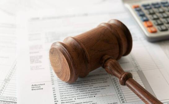 Jak prawo bankowe reguluje kwestie należności z windykacji?