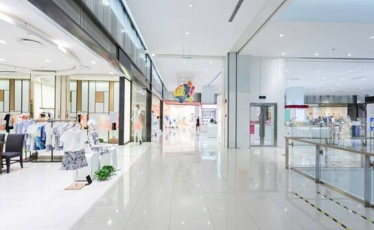 Innowacyjne artystyczne projekty w galerii handlowej – co przyciąga klientów?