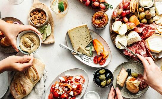 Restauracja Zamkowa w Kielcach: Jakie regionalne potrawy można tam skosztować?