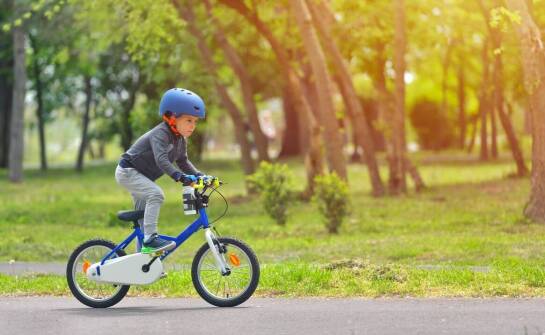 Komfort w podróży: wybór odpowiedniego rowerowego fotelika