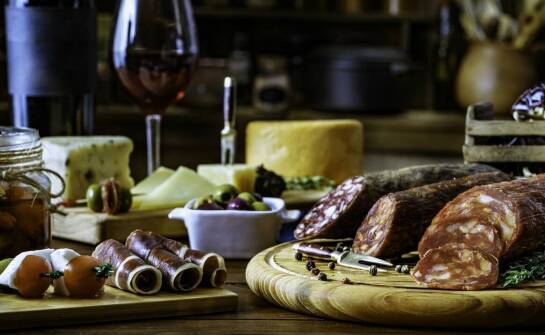 Kulinarna podróż po Toskanii: odkrywanie lokalnych produktów i winnic