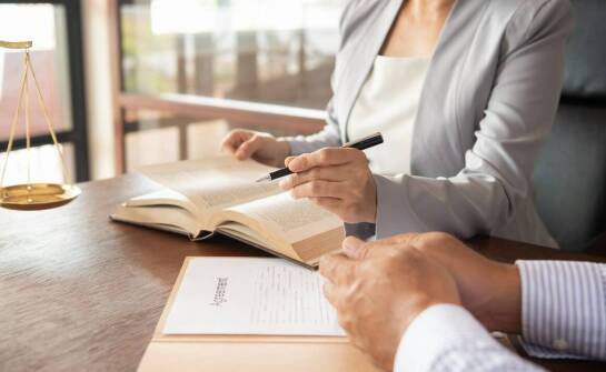 Jakie są zalety skorzystania z profesjonalnej pomocy prawnej przy rozwodzie?