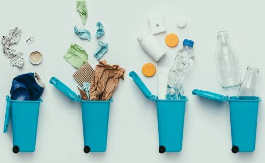 Recykling jako kluczowy element strategii zrównoważonego rozwoju w produkcji opakowań.