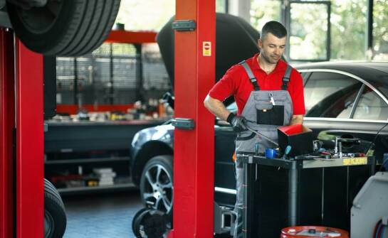 Efektywność i ergonomia pracy dzięki nowoczesnym urządzeniom do pompowania opon