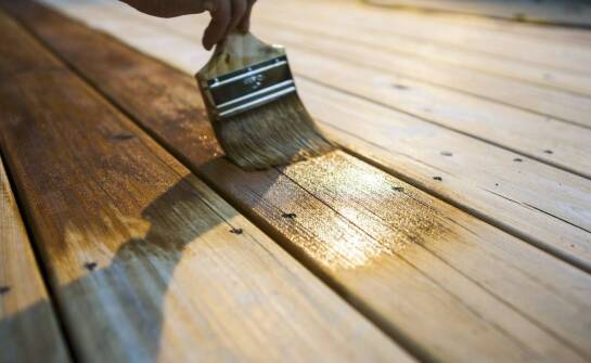 Kluczowe aspekty impregnacji drewna dla trwałości konstrukcji