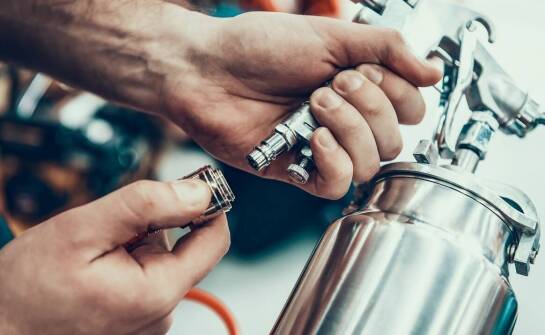 Mocowanie gazowej sprężyny – kluczowe zasady i praktyczne porady