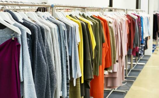 Wybór sukienek na mar – które modele są najbardziej uniwersalne?