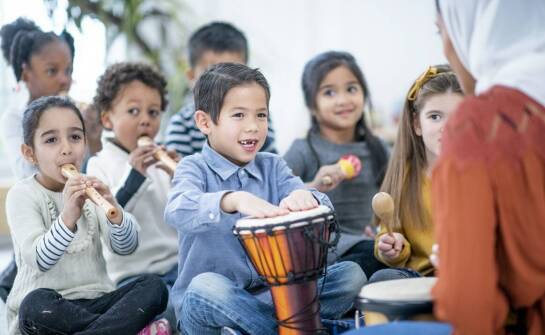 Jakie korzyści przynosi regularna nauka śpiewu z nauczycielem w Warszawie?