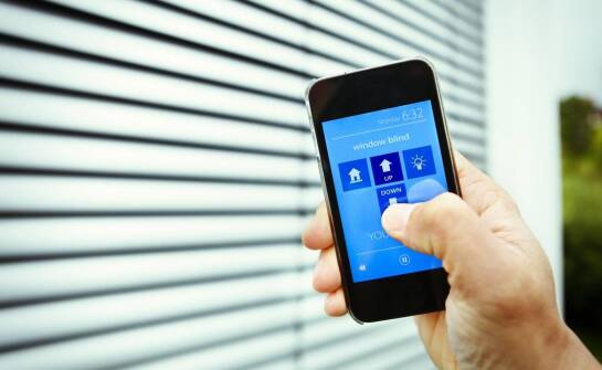 Jak działa radiowy sterownik do rolet z pilotem – poradnik dla użytkowników