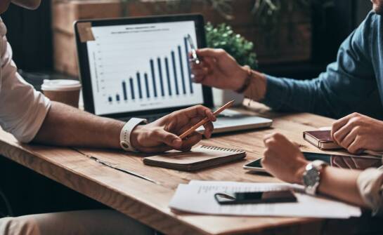 Jakie korzyści płyną z możliwości modyfikacji systemu według indywidualnych potrzeb klienta?