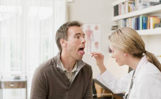 Na czym polega konsultacja u laryngologa przed planowanym zabiegiem?