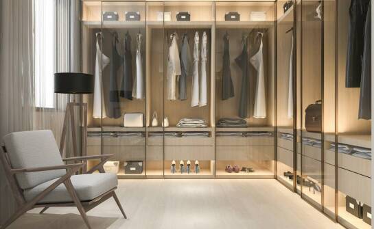 Personalizowane szafy na wymiar jako klucz do efektywnego przechowywania rodzinnych ubrań