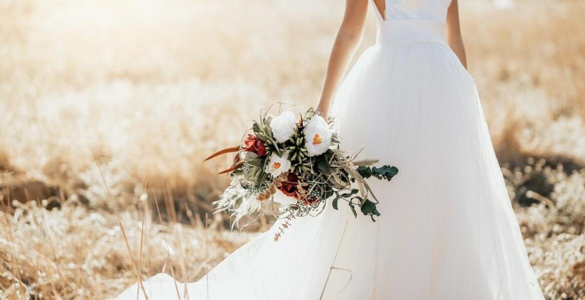 Jakie możliwości daje stworzenie projektu własnej sukni ślubnej?