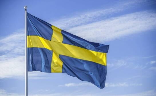 Narodowe flagi na pneumatycznych masztach – korzyści i zastosowania