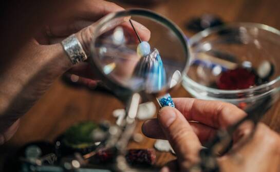 Biżuteria z motywem podróży – jak "podróże Charms" mogą opowiedzieć twoją historię?