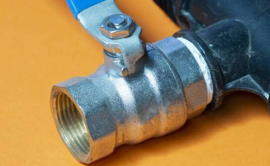 Elektrozawory do wody 24V – jak zwiększają wydajność systemów wodno-kanalizacyjnych?