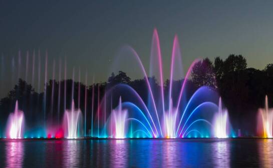 Znaczenie LED oświetlenia w nowoczesnych interaktywnych projektach fontann