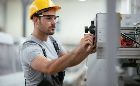 Jak rzeczywistość AR pomaga w redukcji operacyjnych kosztów?