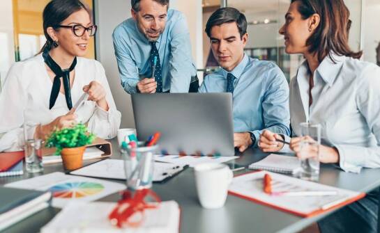 Jakie są zalety nauki angielskiego online w małych grupach dla firm?