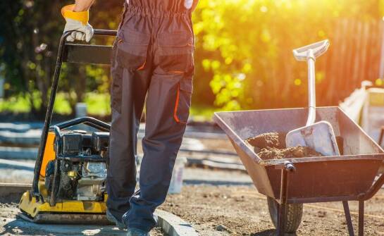 Jakie są najlepsze praktyki przy instalacji pokryw ściekowych kratek?